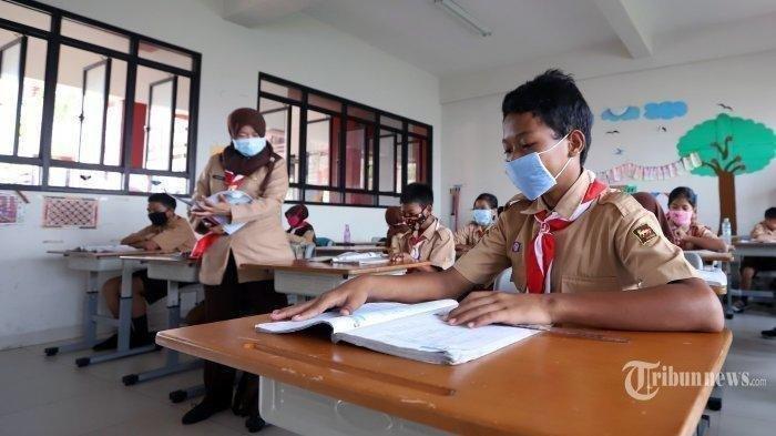 Detail Contoh Sopan Santun Di Sekolah Nomer 34