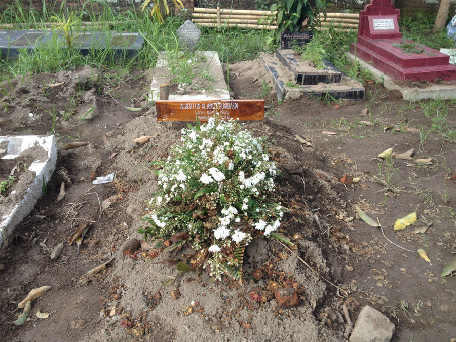 Detail Gambar Makam Baru Nomer 18