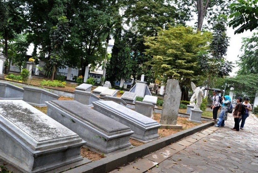 Detail Gambar Makam Belanda Nomer 2