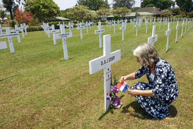 Detail Gambar Makam Belanda Nomer 28