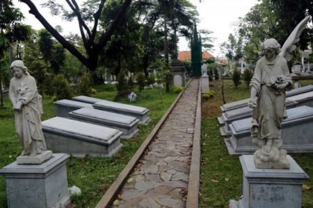 Detail Gambar Makam Belanda Nomer 46