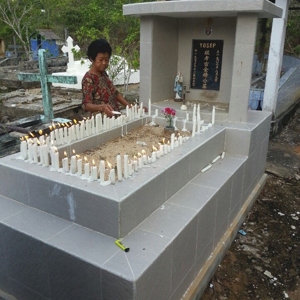 Gambar Makam Katolik - KibrisPDR