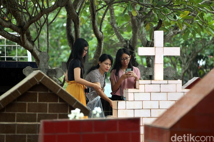 Detail Gambar Makam Katolik Nomer 26