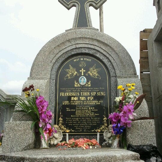 Detail Gambar Makam Katolik Nomer 10