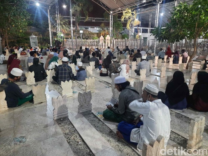 Detail Gambar Makam Sunan Ampel Nomer 2