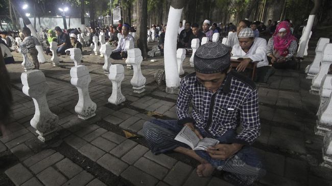 Detail Gambar Makam Sunan Ampel Nomer 19