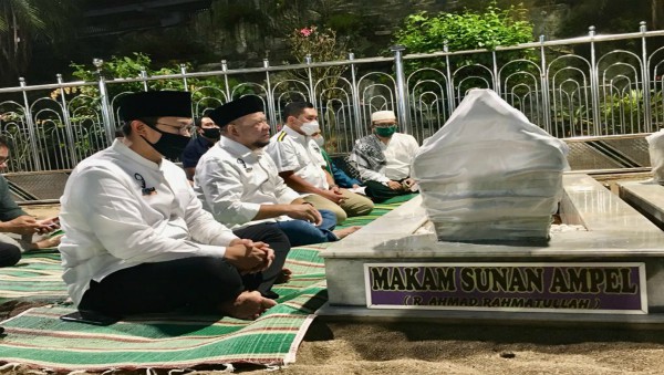 Detail Gambar Makam Sunan Ampel Nomer 3