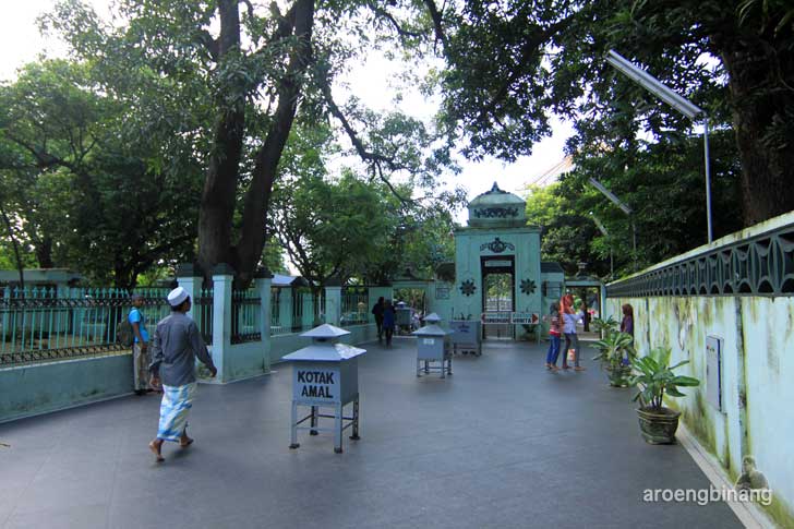 Detail Gambar Makam Sunan Ampel Nomer 24