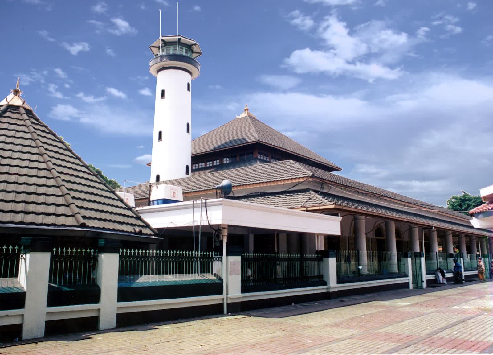 Detail Gambar Makam Sunan Ampel Nomer 25