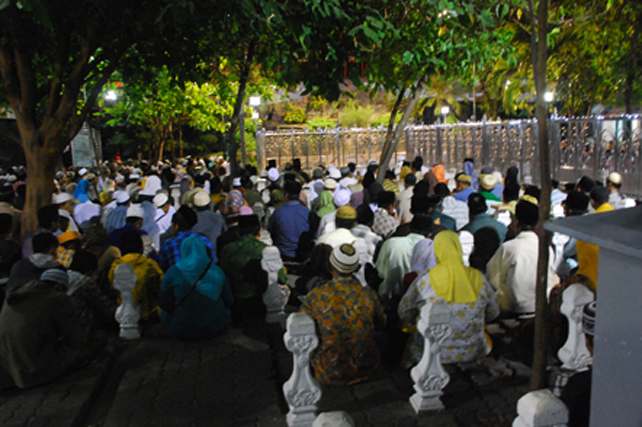 Detail Gambar Makam Sunan Ampel Nomer 32