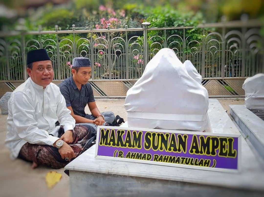 Detail Gambar Makam Sunan Ampel Nomer 33