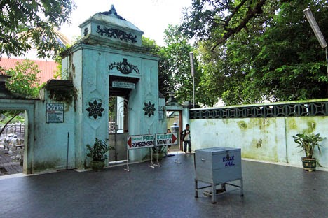 Detail Gambar Makam Sunan Ampel Nomer 34