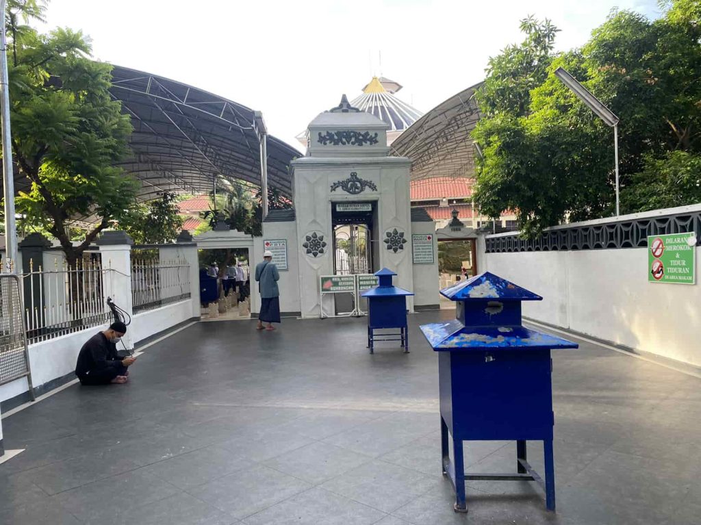 Detail Gambar Makam Sunan Ampel Nomer 38