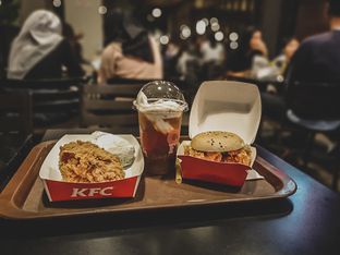 Detail Gambar Makan Di Kfc Nomer 47