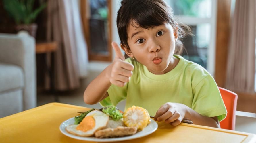 Detail Gambar Makan Makanan Tidak Sehat Nomer 17