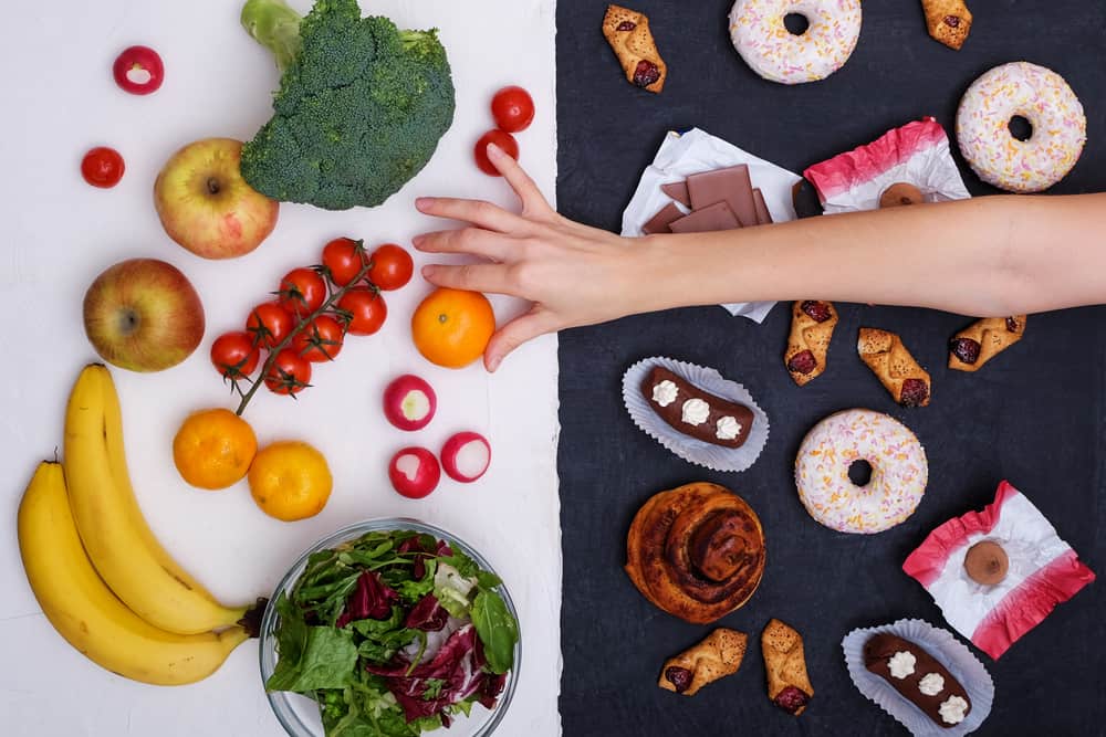 Detail Gambar Makan Makanan Tidak Sehat Nomer 31