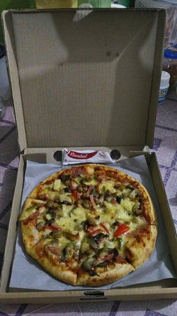 Detail Gambar Makan Pizza Hut Nomer 22