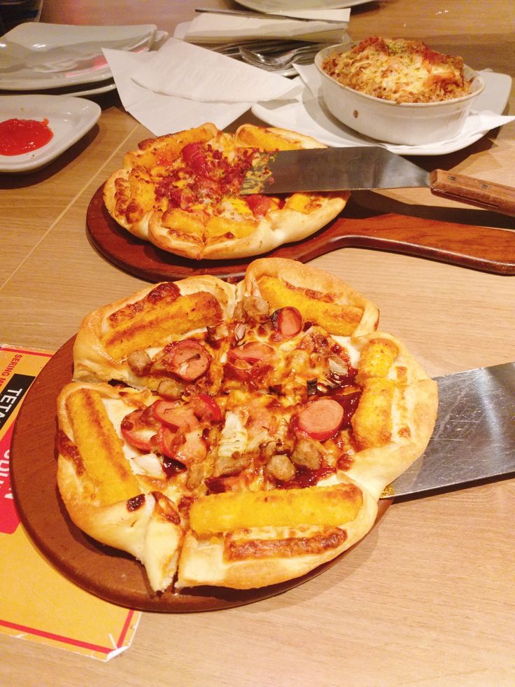 Detail Gambar Makan Pizza Hut Nomer 25