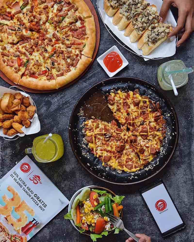 Detail Gambar Makan Pizza Hut Nomer 10