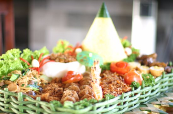 Detail Gambar Makan Tumpeng Nomer 16