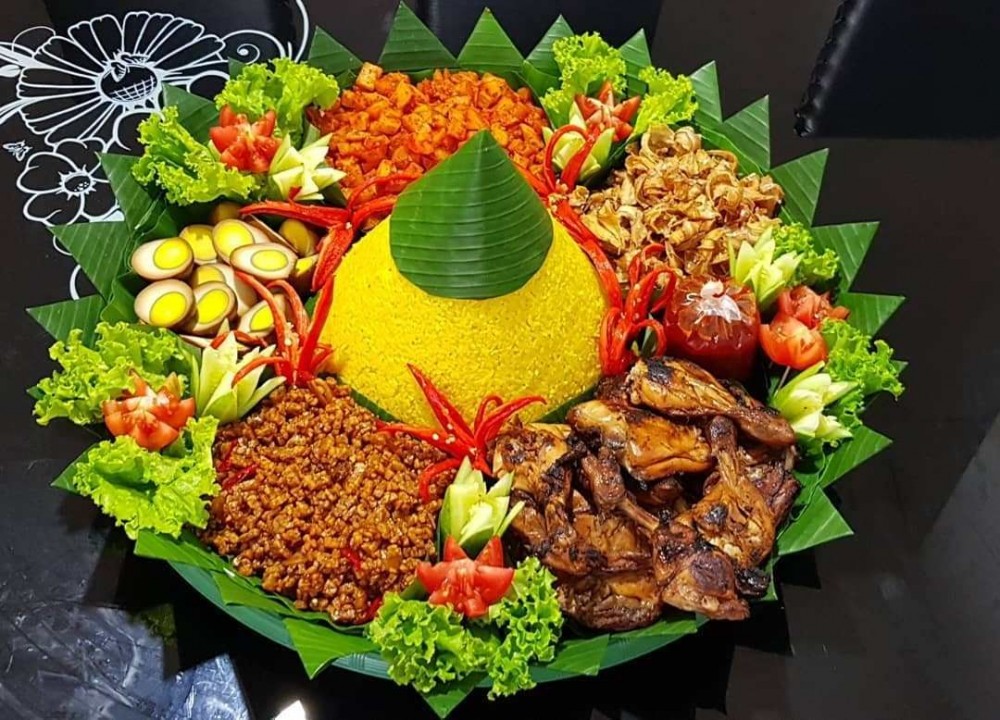 Detail Gambar Makan Tumpeng Nomer 3