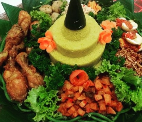 Detail Gambar Makan Tumpeng Nomer 25