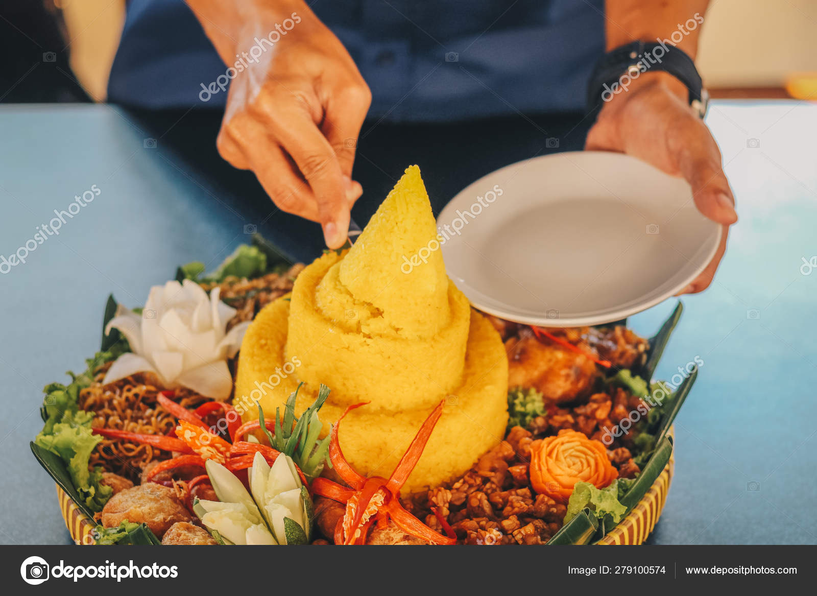 Detail Gambar Makan Tumpeng Nomer 45