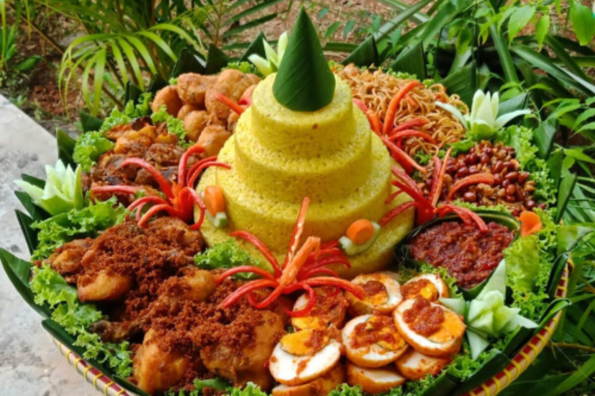 Detail Gambar Makan Tumpeng Nomer 9