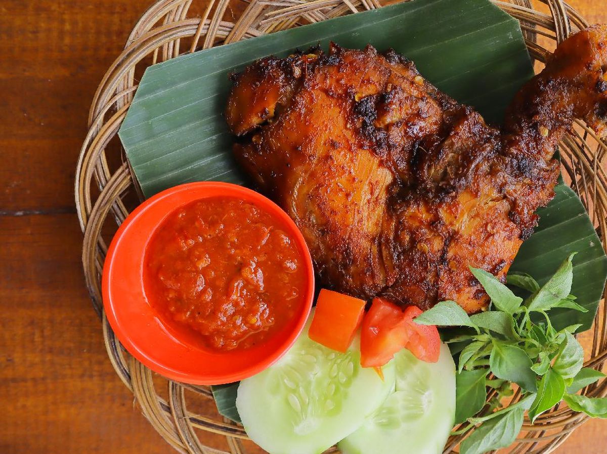 Detail Gambar Makanan Ayam Bakar Nomer 7