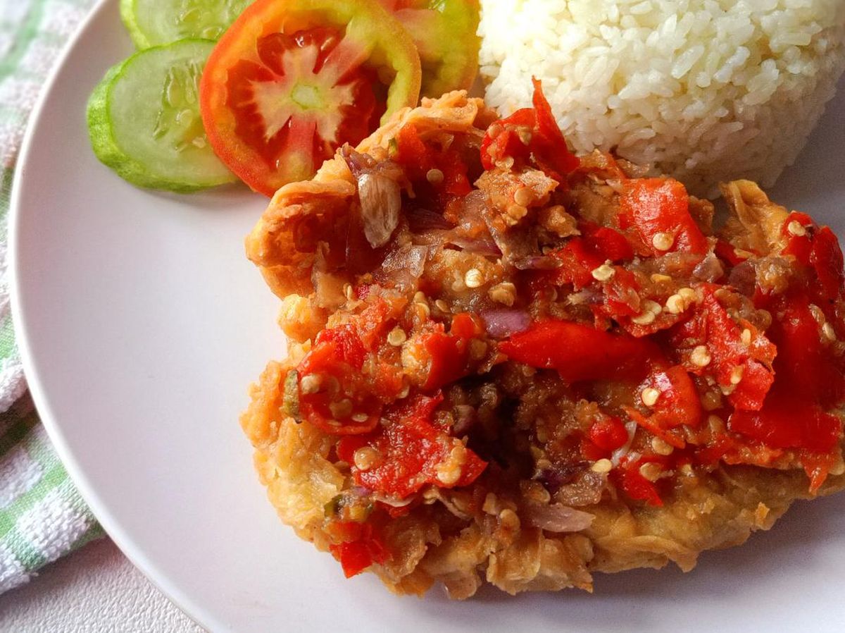 Detail Gambar Makanan Ayam Geprek Nomer 7