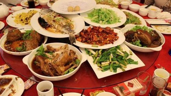 Detail Gambar Makanan Di Meja Makan Nomer 37