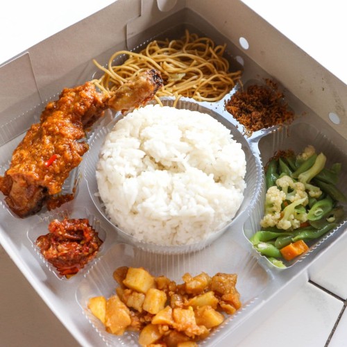 Detail Gambar Makanan Nasi Campur Nomer 27