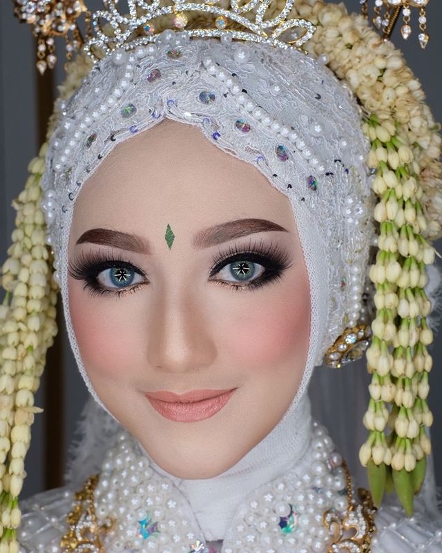 Detail Gambar Make Up Pengantin Nomer 9