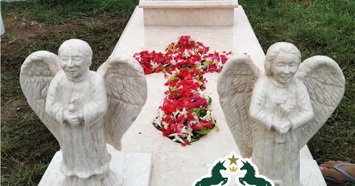 Detail Gambar Malaikat Di Makam Kristen Minimalis Nomer 4