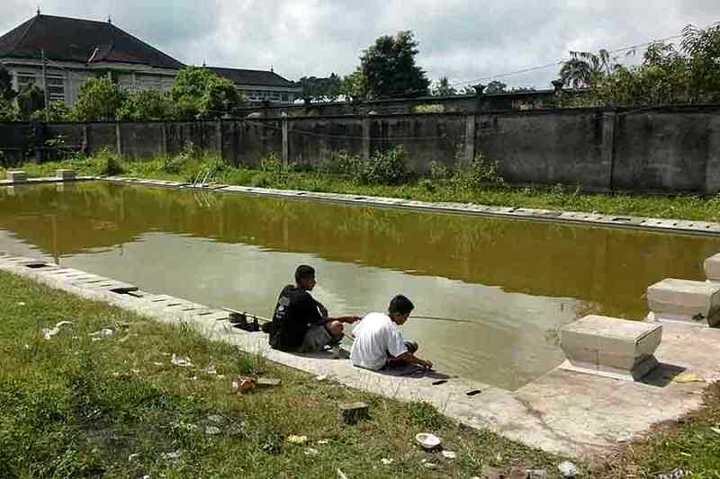 Detail Gambar Mancing Ikan Di Kolam Nomer 16