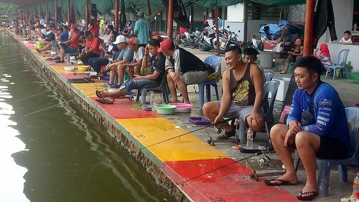 Detail Gambar Mancing Ikan Mas Nomer 21