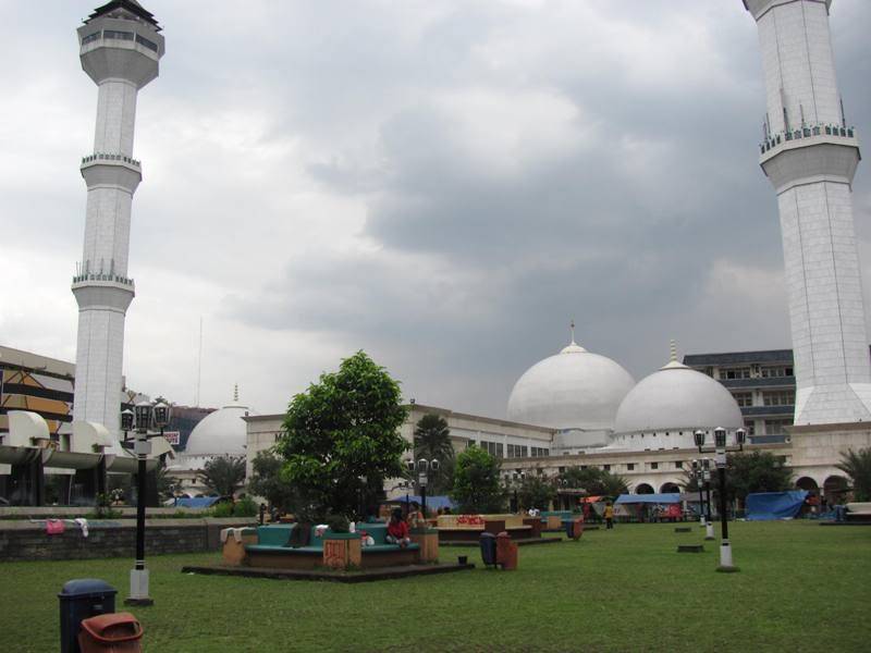 Detail Gambar Masjid Agung Bandung Nomer 25