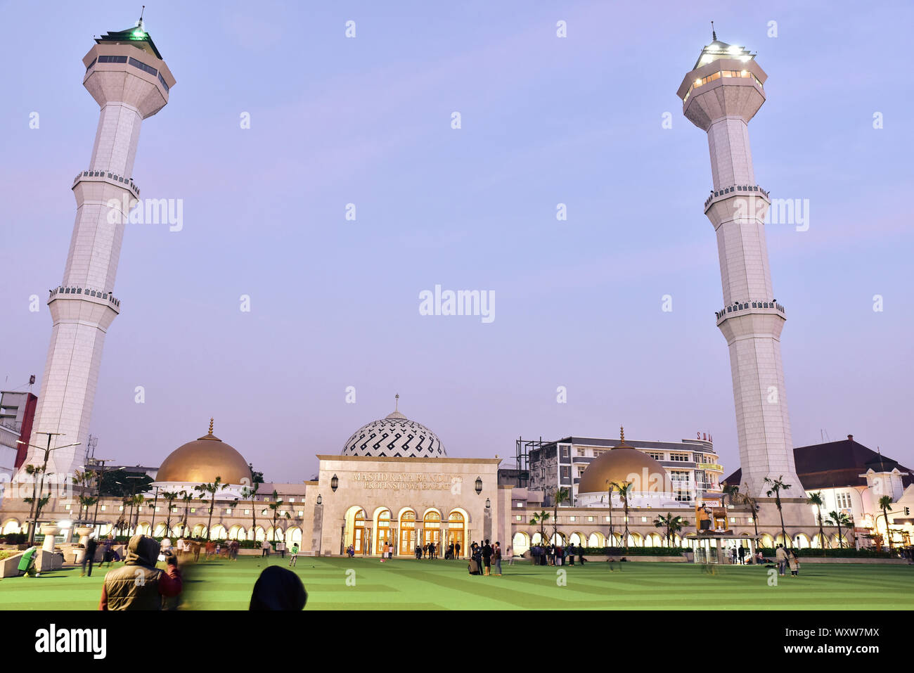 Detail Gambar Masjid Agung Bandung Nomer 43