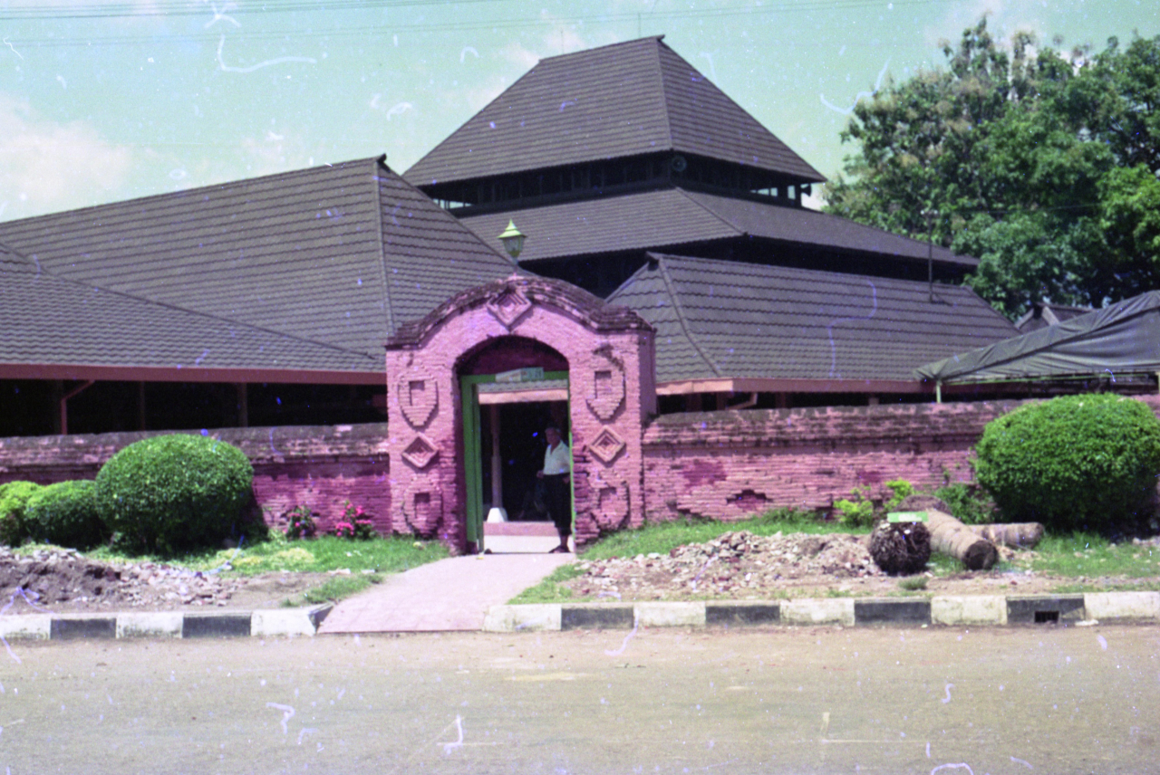 Detail Gambar Masjid Agung Cirebon Nomer 26