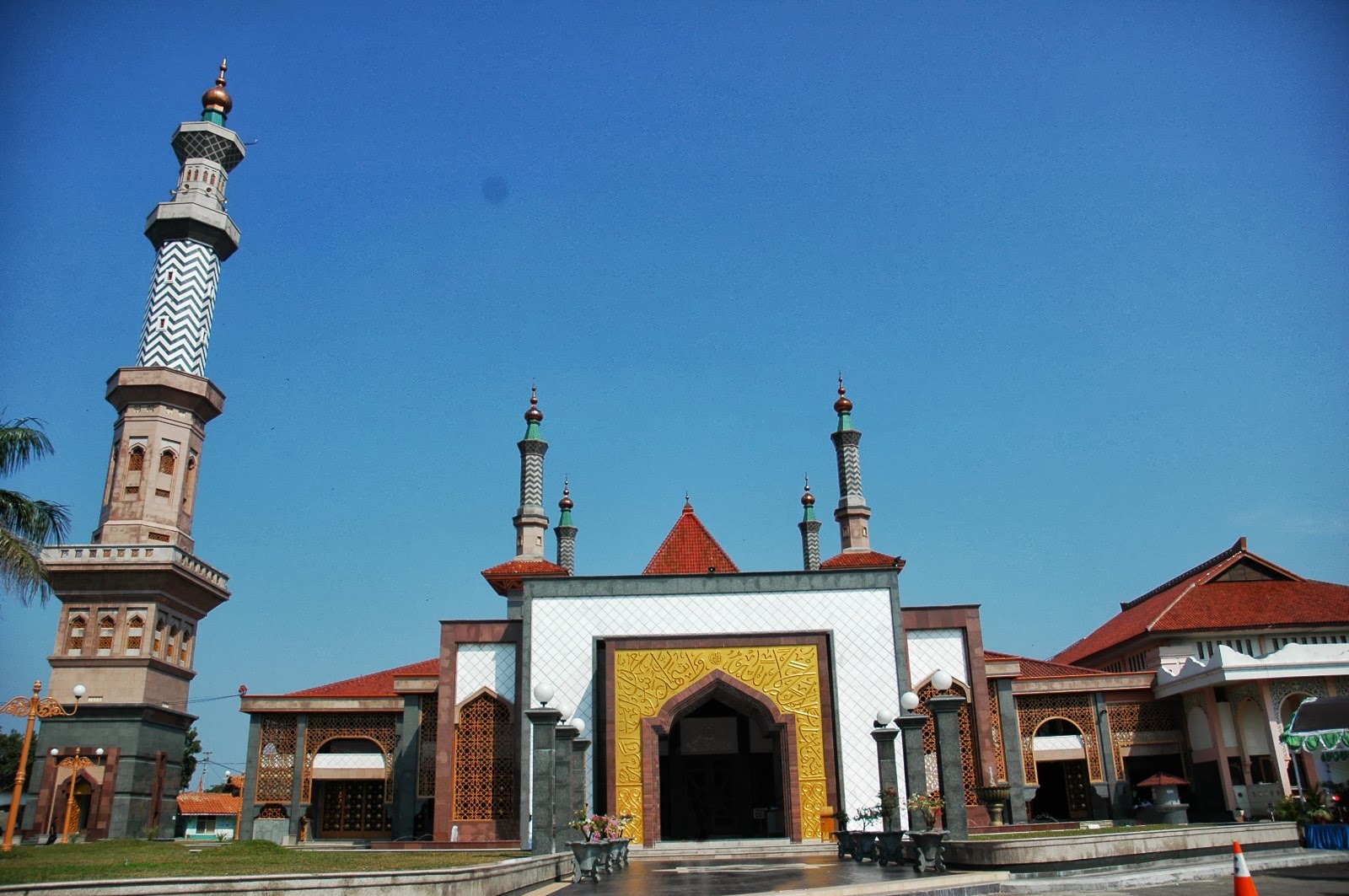 Detail Gambar Masjid Agung Cirebon Nomer 7