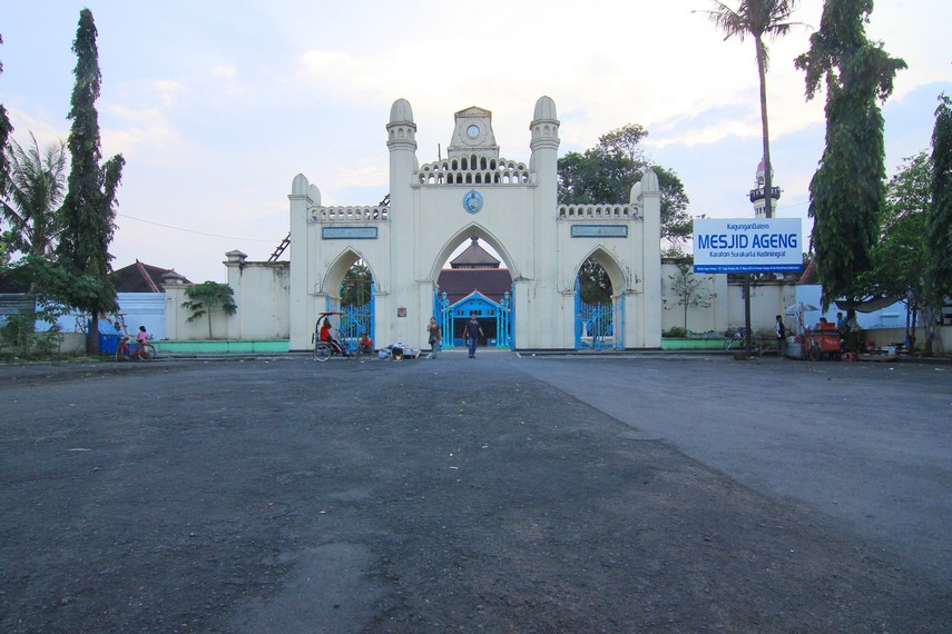 Detail Gambar Masjid Agung Keraton Nomer 29