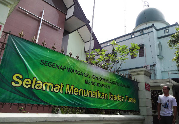 Detail Gambar Masjid Dan Gereja Nomer 25