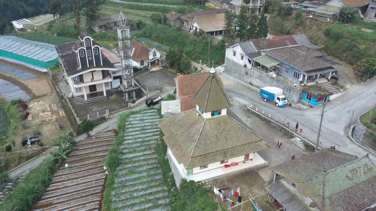 Detail Gambar Masjid Dan Gereja Nomer 42