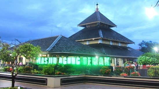 Detail Gambar Masjid Demak Jawa Tengah Nomer 18