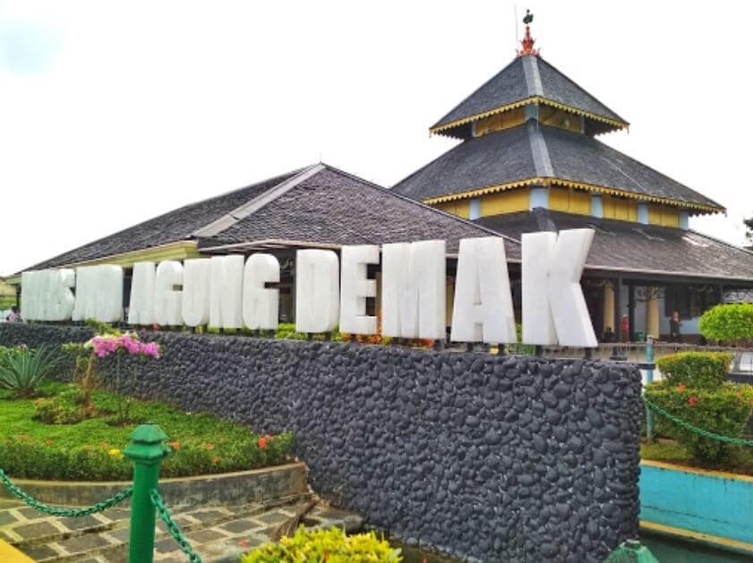 Detail Gambar Masjid Demak Jawa Tengah Nomer 29