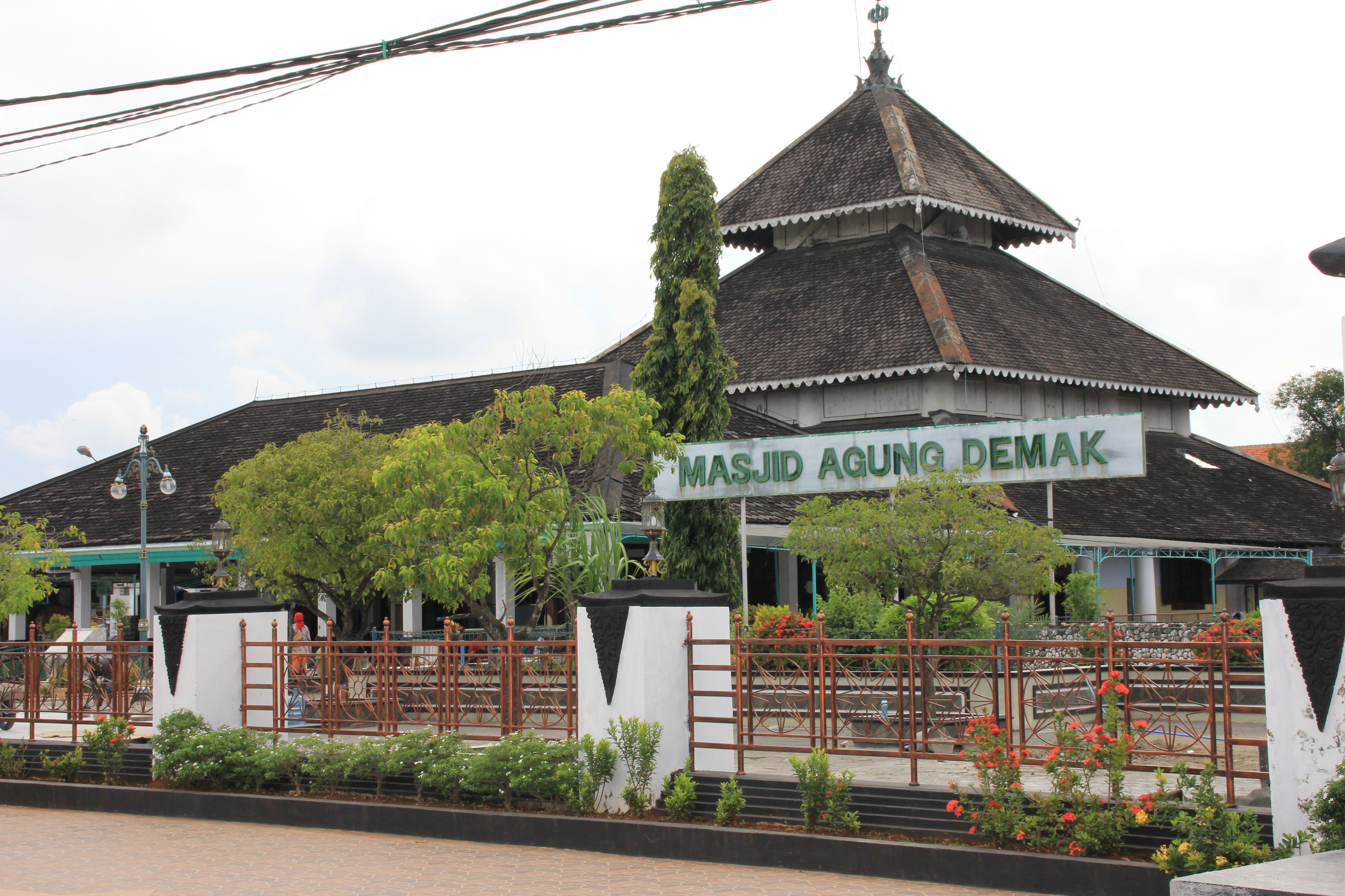 Detail Gambar Masjid Demak Jawa Tengah Nomer 31