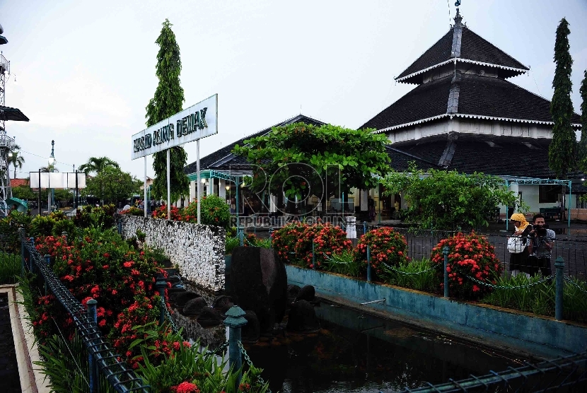 Detail Gambar Masjid Demak Jawa Tengah Nomer 35