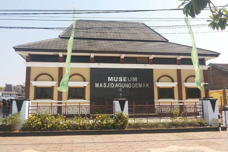 Detail Gambar Masjid Demak Jawa Tengah Nomer 37