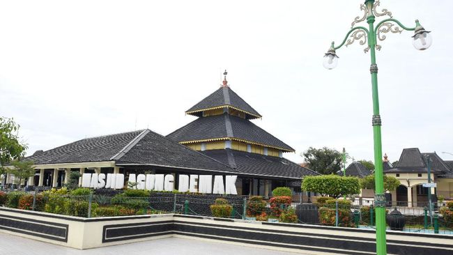 Detail Gambar Masjid Demak Jawa Tengah Nomer 5