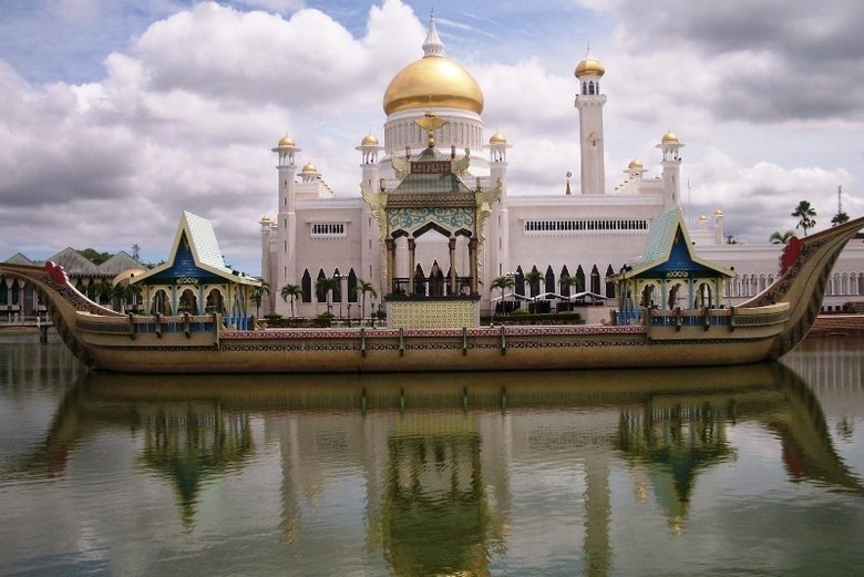 Detail Gambar Masjid Di Brunei Darussalam Nomer 11